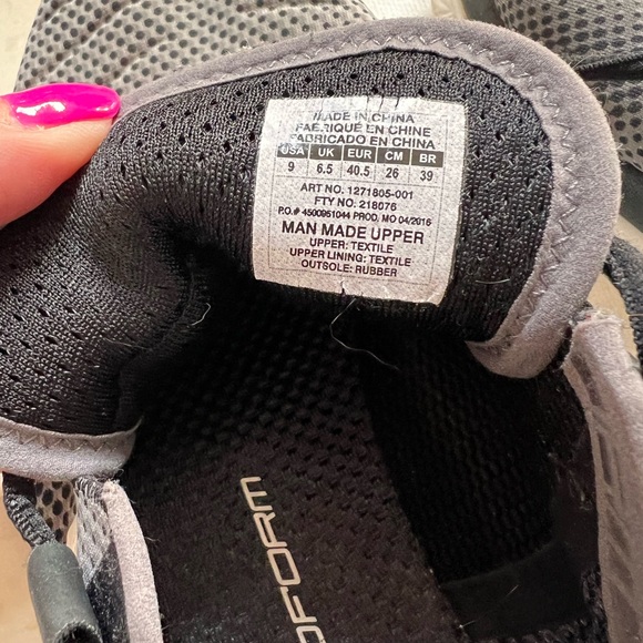 Women’s size 9 Under Armour sneakers - Picture 10 of 10